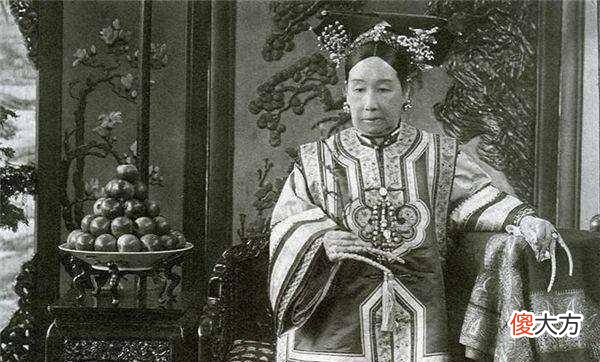 【爱历史】她曾自称清宫第一美女，看完她的照片后，却大跌眼镜