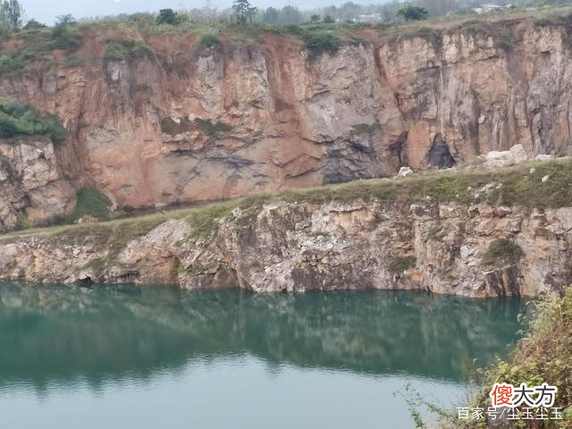 30米深潭惊现水怪，竟是人为！令人唏嘘不已！