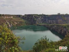 30米深潭惊现水怪，竟是人为！令人唏嘘不已！