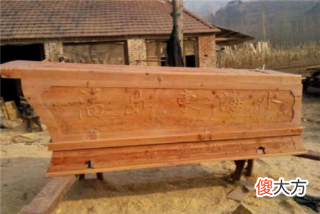 耸人听闻！95岁老人“死后复生”，入殓6日后爬出棺材