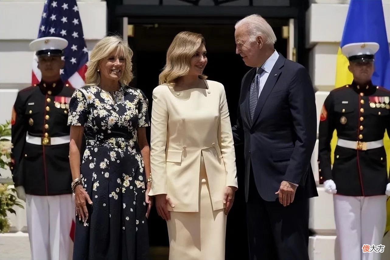 【时尚一点】乌克兰夫人又来博眼球了！穿嫩黄色抢美国夫人风头，站C位像女主