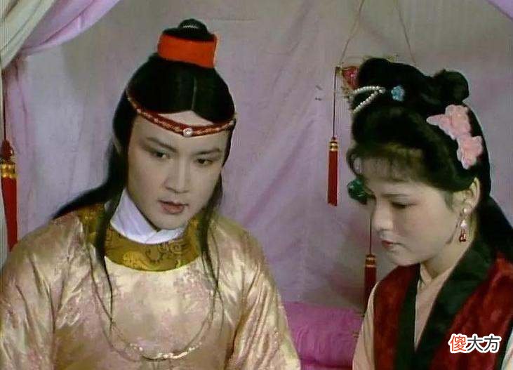 【爱历史】《红楼梦》中，通房丫鬟为什么会守在主人房里？