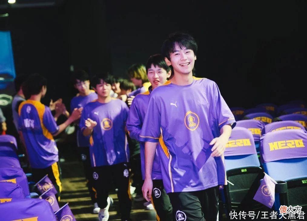 【游戏迷】Hero3-0零封DYG，只要不被XYG零封就能打卡位赛，久哲却难言满意