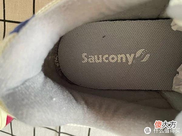 【时尚一点】Sneaker 篇一百七十六：Saucony与Yeezy Foam Runner