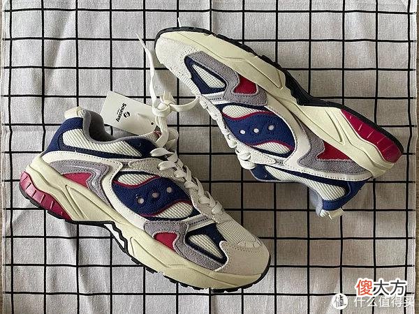 【时尚一点】Sneaker 篇一百七十六:Saucony与Yeezy Foam Runner