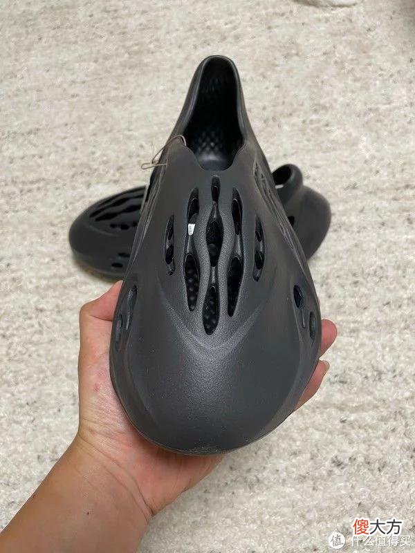 【时尚一点】Sneaker 篇一百七十六:Saucony与Yeezy Foam Runner