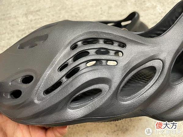 【时尚一点】Sneaker 篇一百七十六:Saucony与Yeezy Foam Runner