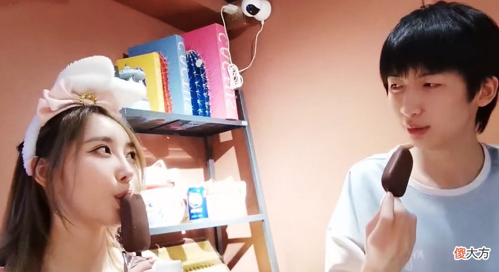 【游戏迷】现在还有这么纯的游戏主播？小超梦看王祖贤吻戏，尬到用喝水掩饰