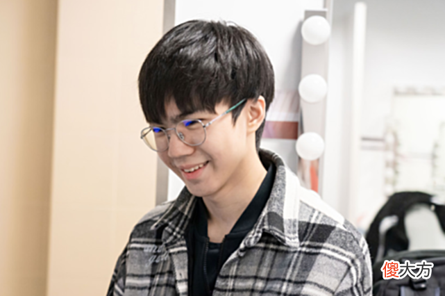 【游戏迷】jiejie沦为替补！EDG更换阵容：junjia首发迎战LGD