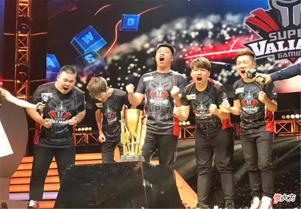 【游戏迷】青春没白追！CF世界冠军王马哲32岁生日，公益直播获玩家肯定