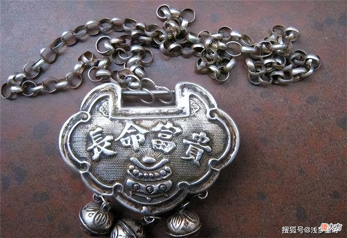 【爱历史】民间故事：清朝末代女子被雷击身亡，村民看到长命锁后惊恐万分