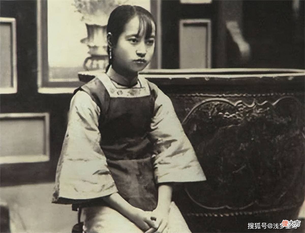 【爱历史】民间故事：清朝末代女子被雷击身亡，村民看到长命锁后惊恐万分