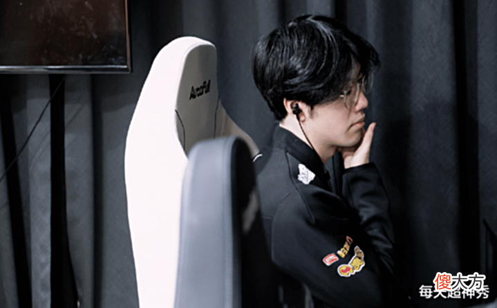 【游戏世界】Photic接管团战!V5关键局战胜WBG,Theshy剑姬回天乏术