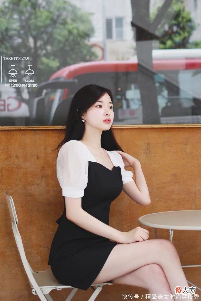 【时尚一点】半袖式半身裙，黑白拼接撞色设计，大U领造型，个性时尚