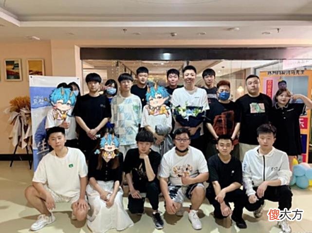 【游戏世界】马哲过生日主播送祝福有异性？四位女生气质对比，火线妹颜值垫底