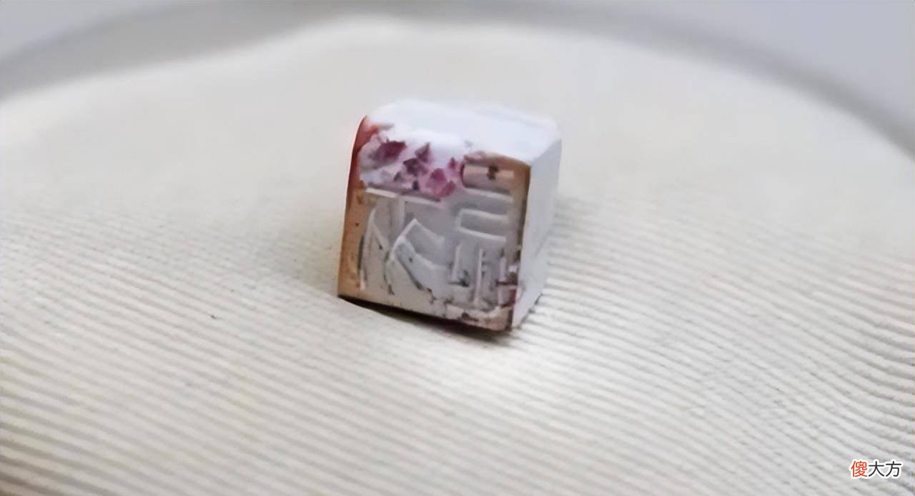 湖北惊现千年不腐男尸，考古人员从未见过，口含神秘玉印