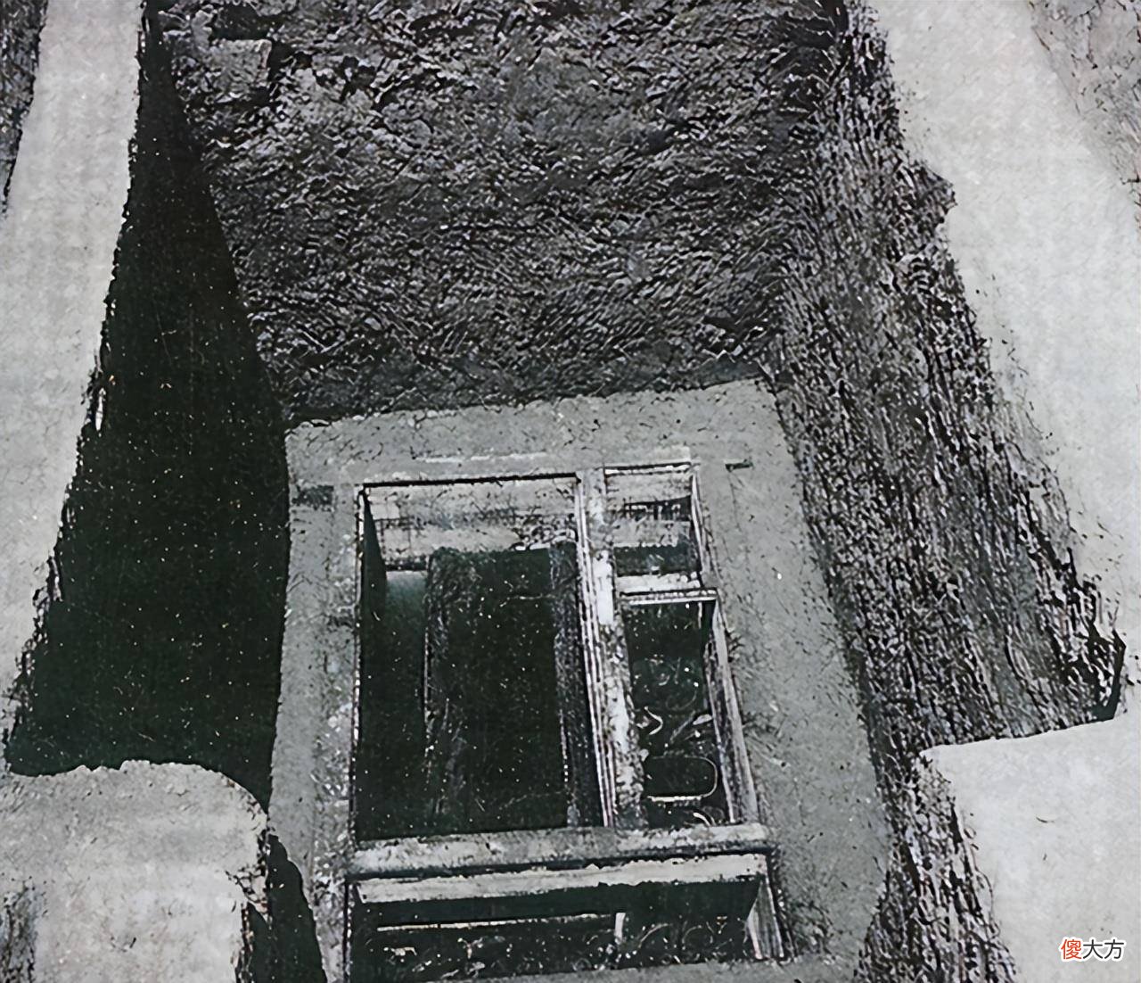 湖北惊现千年不腐男尸，考古人员从未见过，口含神秘玉印