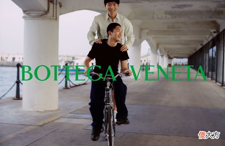 【时尚一点】BOTTEGA VENETA 推出PILLOW运动鞋系列