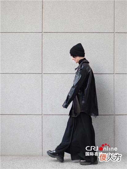 【就爱时尚】游走中意——新锐服装设计师李善兰的黑色表达