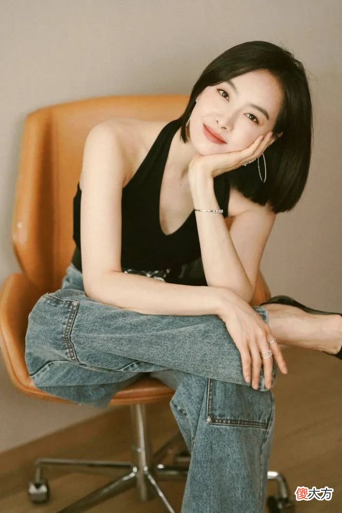 【时尚一点】跟鞠婧祎学穿辣妹装，牛仔单品竟然这么香！