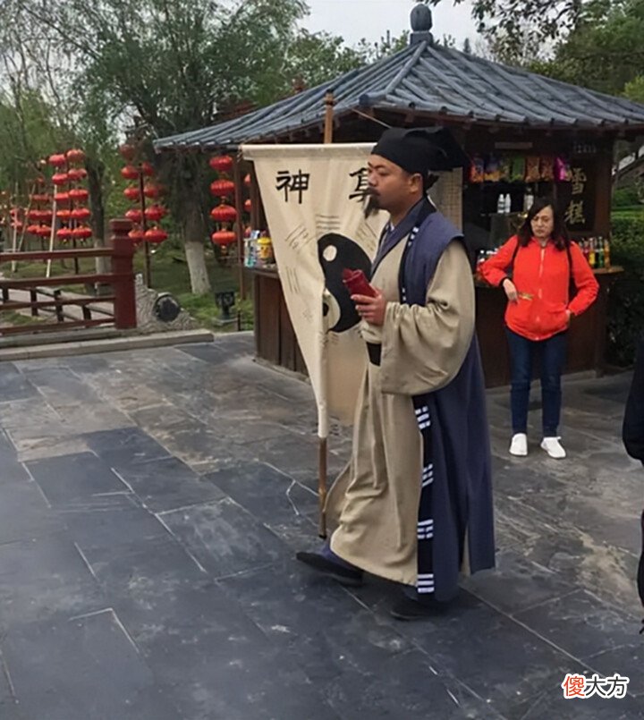 【历史故事】朱元璋问道士自己能活多久?道士:“比我多一日”,朱元璋:斩了