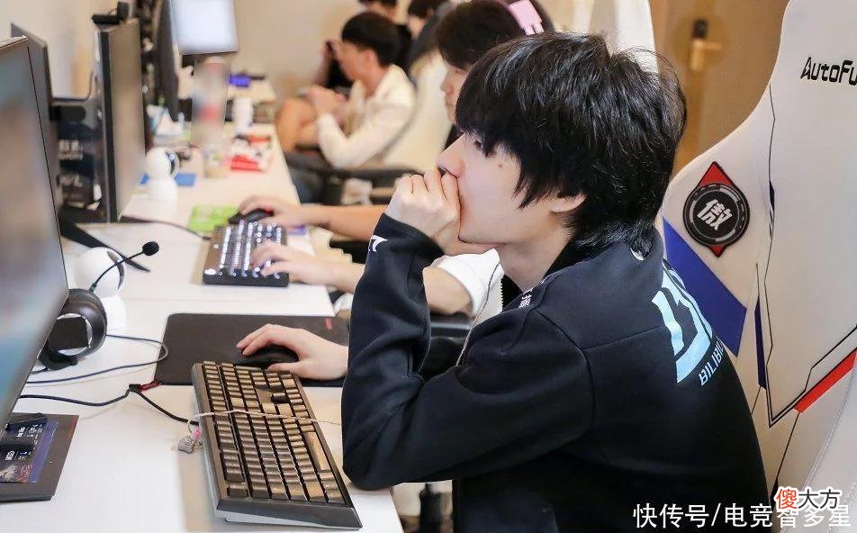 【游戏迷】BLG进入季后赛无望？输给RNG后机会渺茫，后面全是强队
