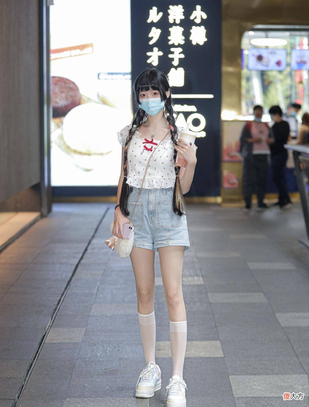 【时尚一点】夏天短裤怎样搭配才能显得时尚有气质，这5种搭配方式很重要