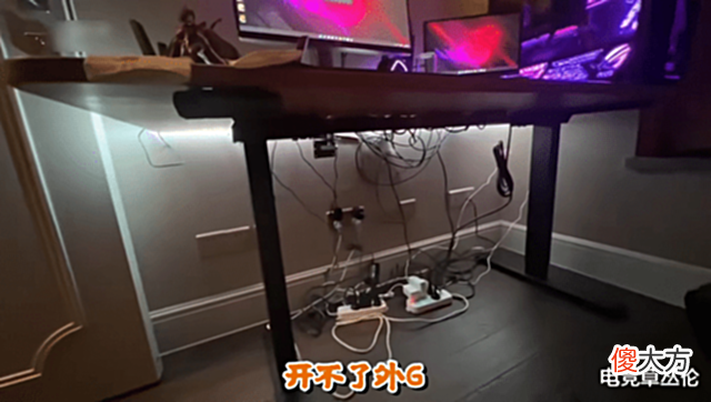 【游戏世界】一面镜子要上万?沫子展示新电竞房,超高配置让观众眼馋