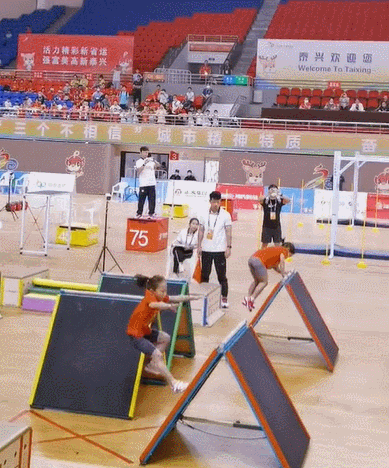 【游戏迷】七八岁女孩跑酷有多燃？别眨眼，她们来啦……