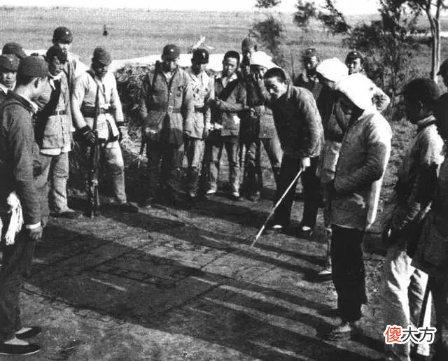 【爱历史】二鬼子团长死不投降，48箱炸药埋进地道，将汉奸们炸“上天”