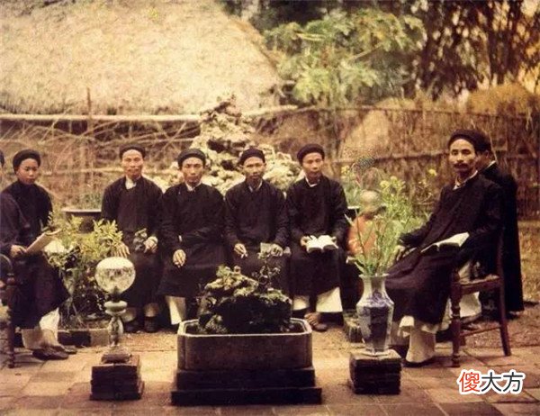 【历史故事】百年前，法国摄影家拍下罕见清朝人真实样貌彩照，差距真的太大了