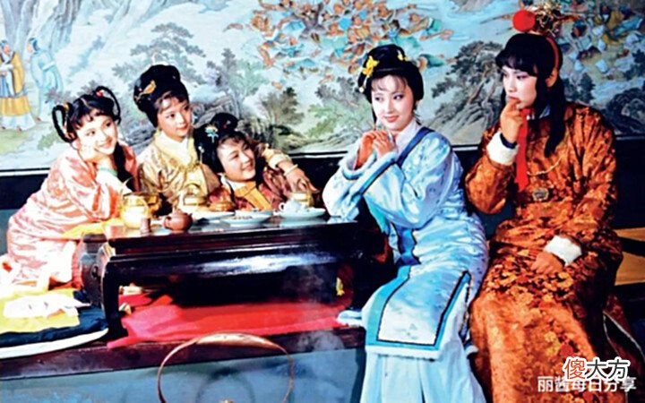 【历史故事】作为金陵十二钗之首,薛宝钗为何自降身份,改嫁无恶不作的贾雨村
