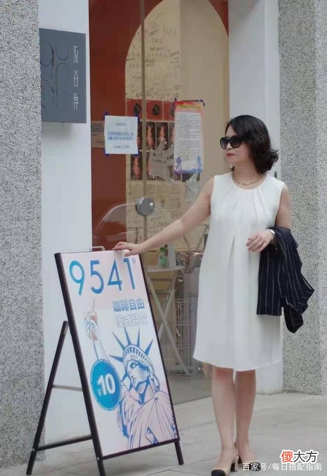 【就爱时尚】人到中年还穿不出气质？瞧这位50岁博主的示范，优雅大方显品味