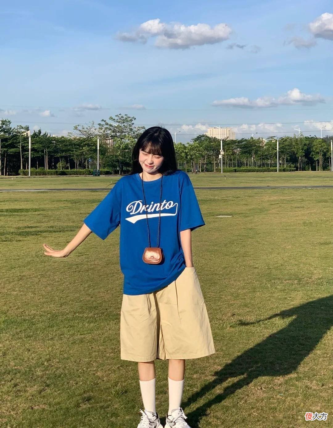 【时尚一点】夏季穿搭注入活力黑白色穿多了