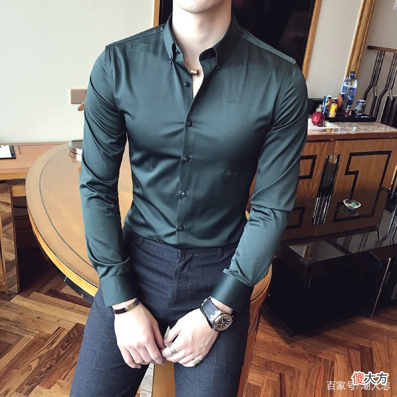 【就爱时尚】上了年纪的男人，尽量少穿这3种“老气色”，多穿这些“减龄色”