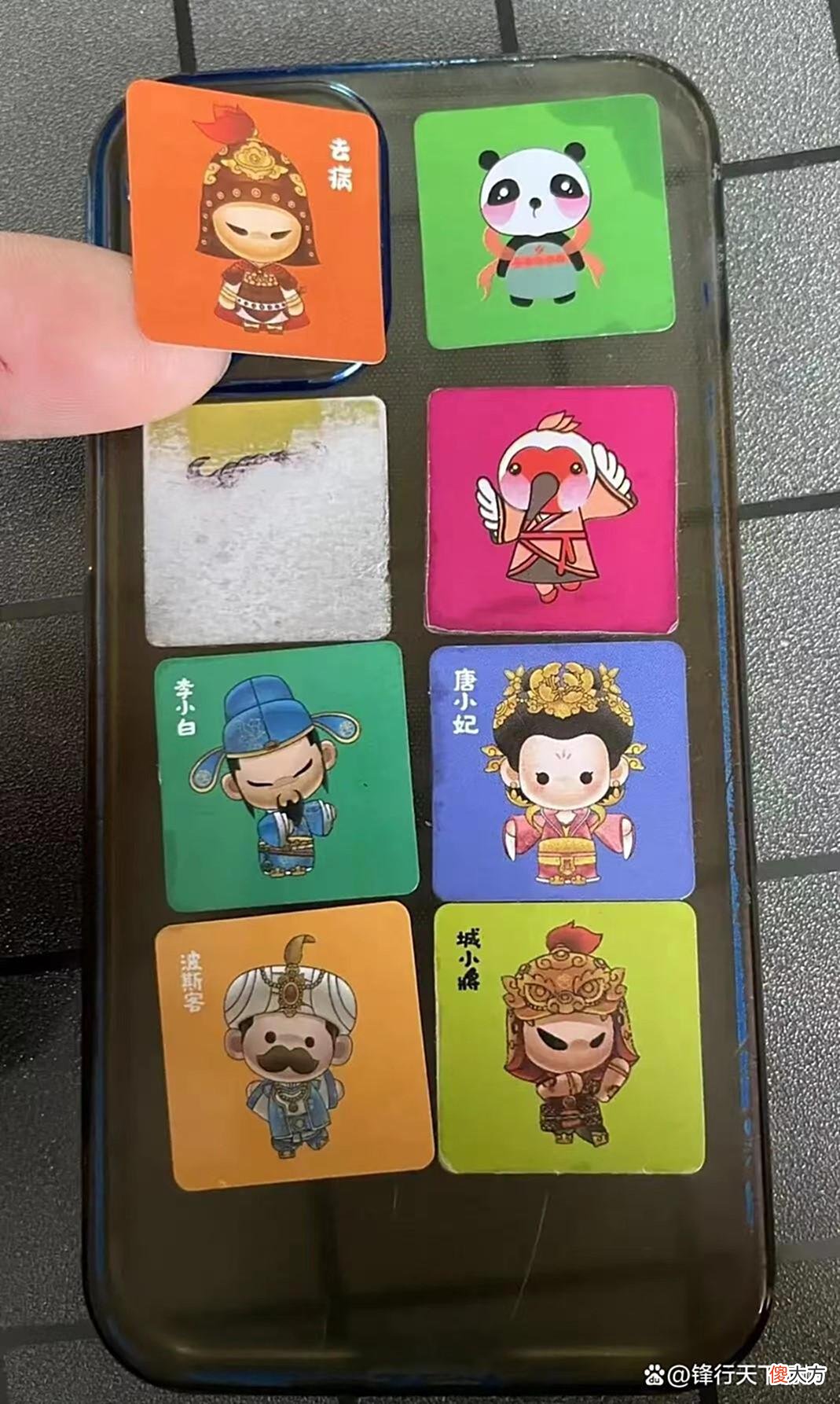 【历史故事】很烦恼，手机壳上已经没地方贴核酸贴纸了！