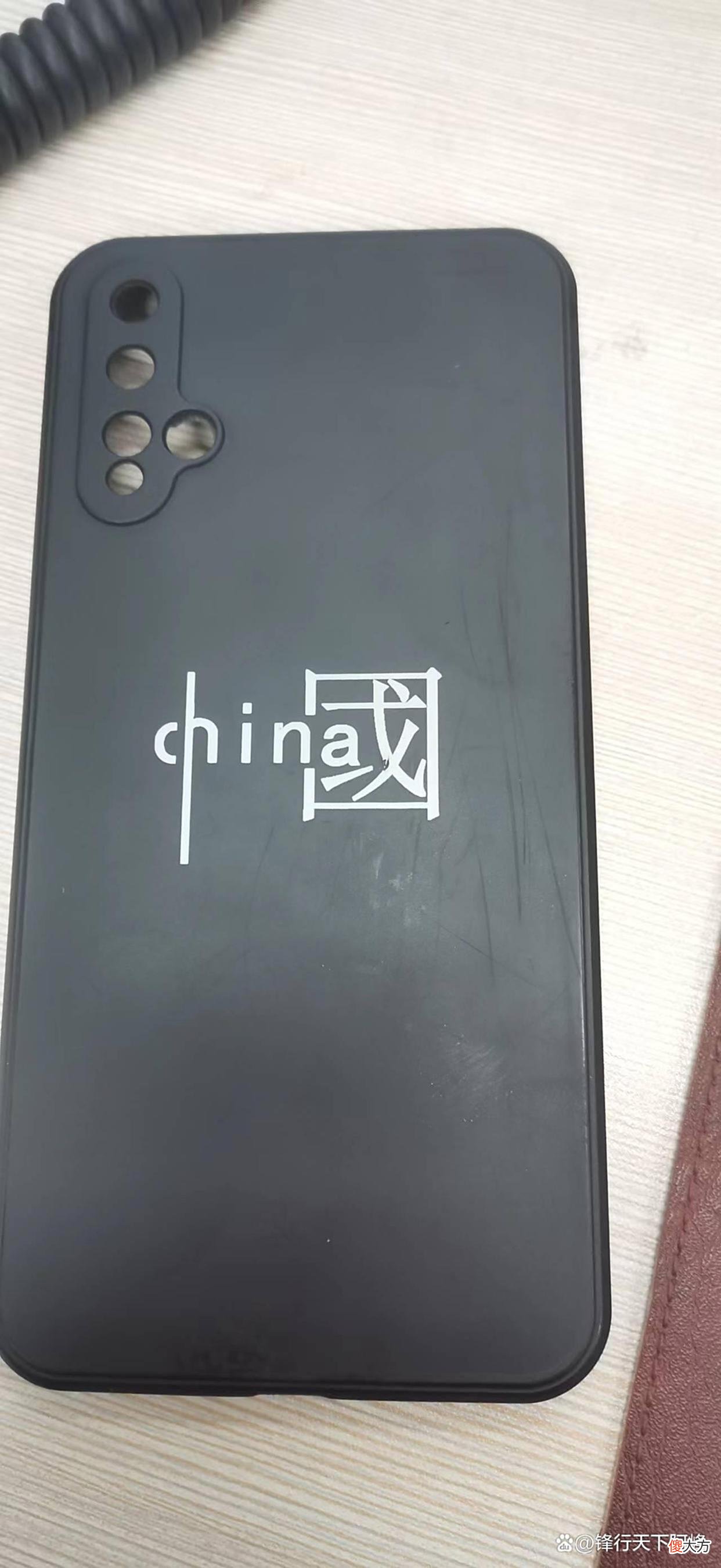 【历史故事】很烦恼，手机壳上已经没地方贴核酸贴纸了！