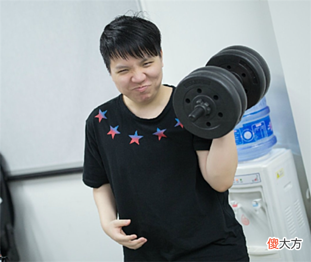 【游戏世界】LNG请了个路人来打比赛？RNG退役选手毛遂自荐：找我们三个去试训吧