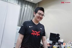 【游戏迷】JDG成为第一支进入季后赛的队伍!LNG新上单狂吹Doinb