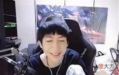 【游戏世界】小超梦罕见开启户外直播，和父亲首次同框出镜，网友：模子刻出来