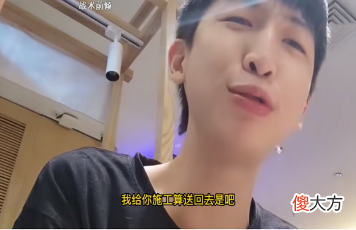 【游戏世界】小超梦罕见开启户外直播，和父亲首次同框出镜，网友：模子刻出来