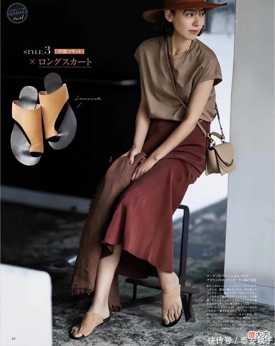 【时尚一点】突然发现：40、50岁的女人，穿T恤还是配“平底鞋”最美！