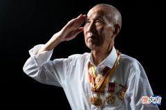 【历史故事】浴血荣光丨致敬抗战老战士——万绪芬