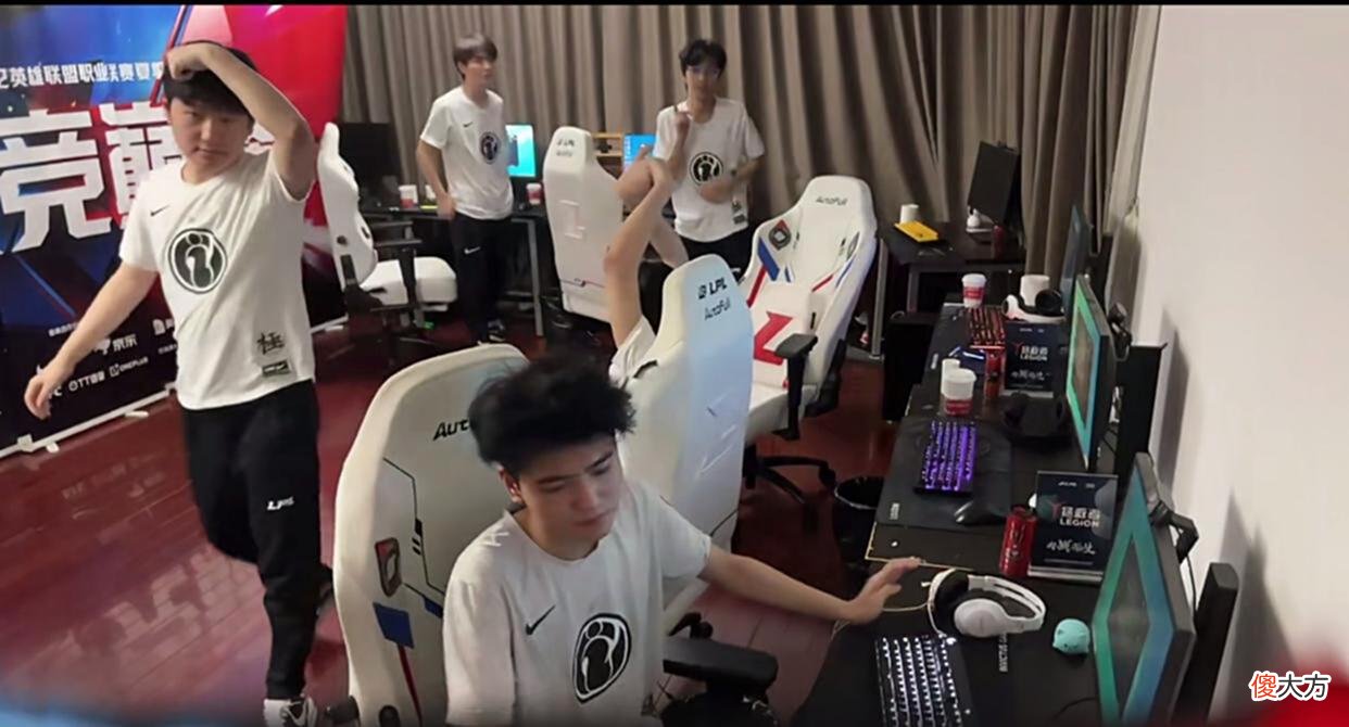 【游戏迷】V5斩获九连胜，Rookie暴打老东家！IG离谱开团送人头，遭遇七连败