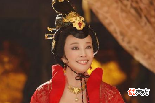 【历史故事】狄仁杰劝武则天戒男色，武则天亮出两样东西，狄仁杰看后哑口无言