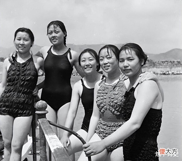 【爱历史】老照片:上世纪60年代日本一女高中生,90年代机车美女宣传广告