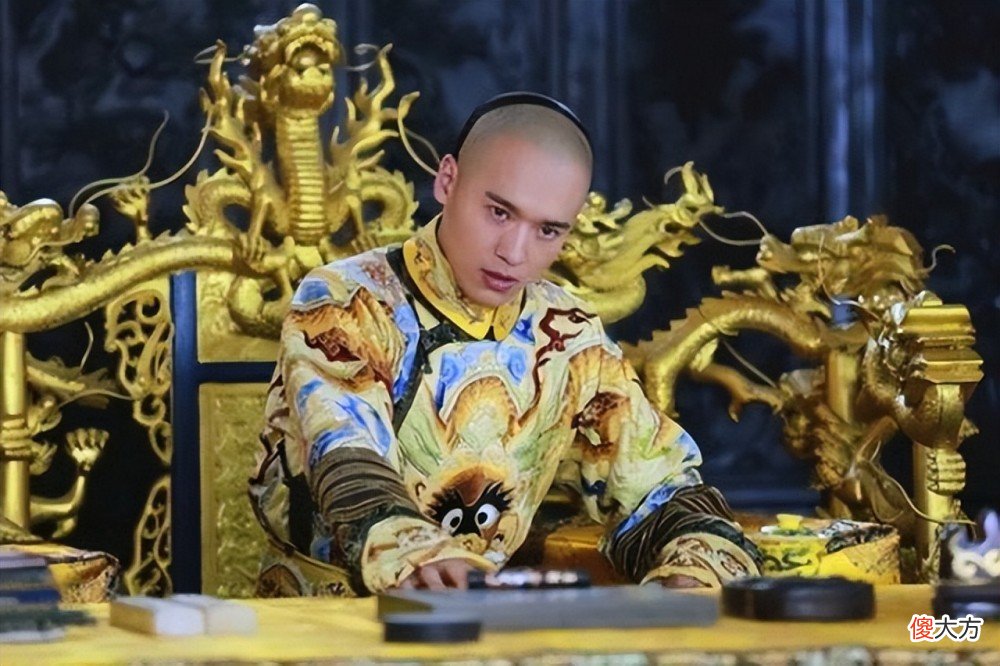 【历史故事】清朝上朝的时候说满语还是汉语？清朝的官方语言只有一种？