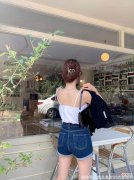 【就爱时尚】褶皱吊带背心搭配针织开衫优雅知性又不失女人味，毫不费力成为街头最出众的