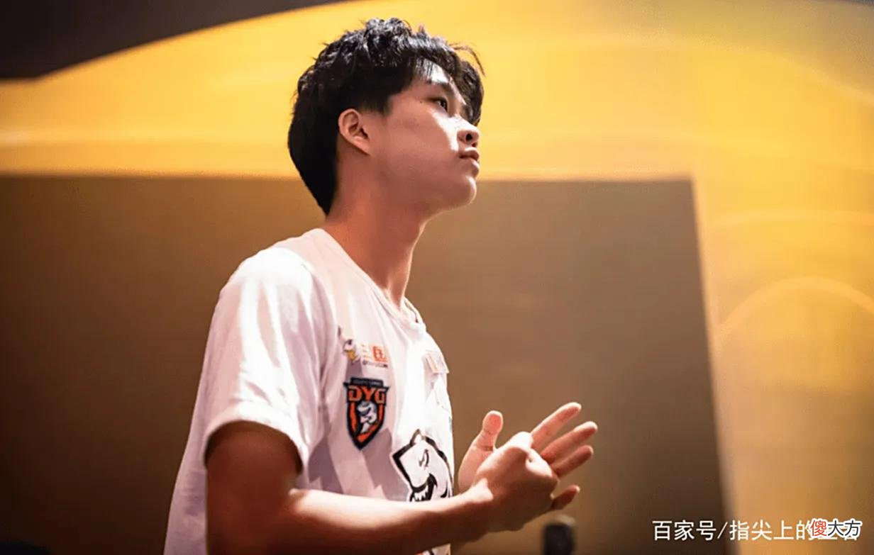 【游戏迷】KPL夏季赛16日首发，狼队的惊喜不止小胖的回归，冠军阵容凑齐了