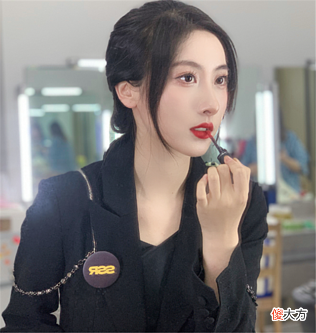 【游戏迷】LPL女主持、女解说换形象，穿西装的“小助理”造型，谁更好看？